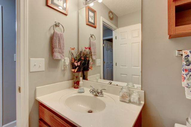 102 Gallant Ct, Clarksville, TN 37043