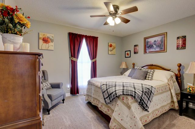 102 Gallant Ct, Clarksville, TN 37043