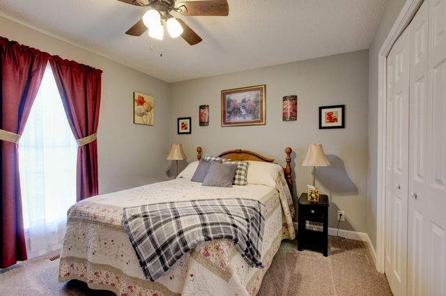 102 Gallant Ct, Clarksville, TN 37043