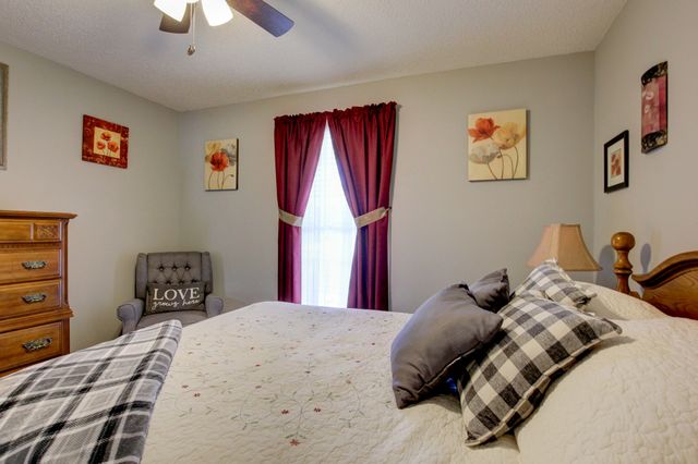 102 Gallant Ct, Clarksville, TN 37043