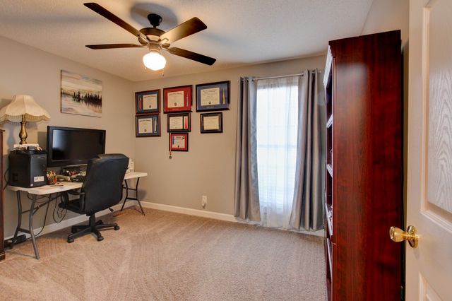 102 Gallant Ct, Clarksville, TN 37043