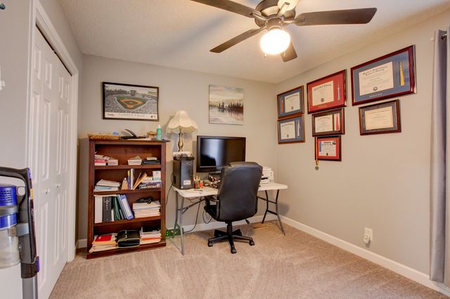 102 Gallant Ct, Clarksville, TN 37043