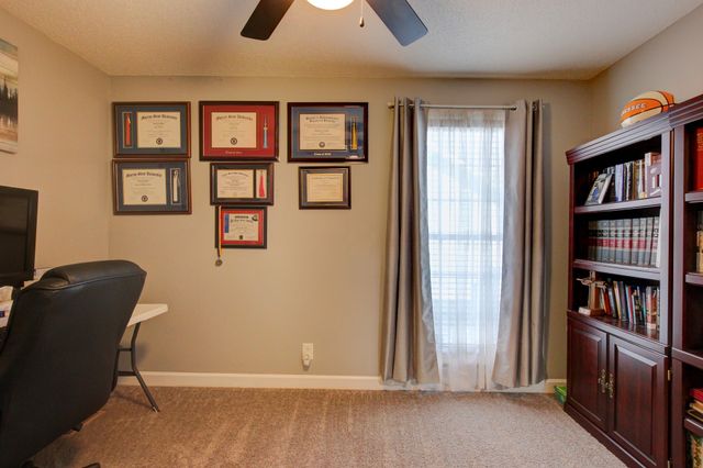 102 Gallant Ct, Clarksville, TN 37043