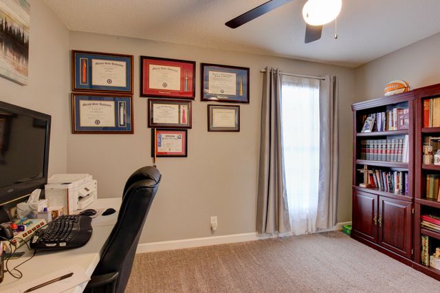 102 Gallant Ct, Clarksville, TN 37043