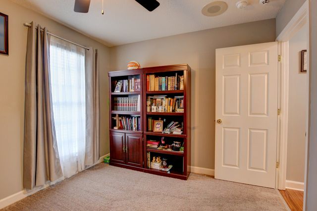 102 Gallant Ct, Clarksville, TN 37043