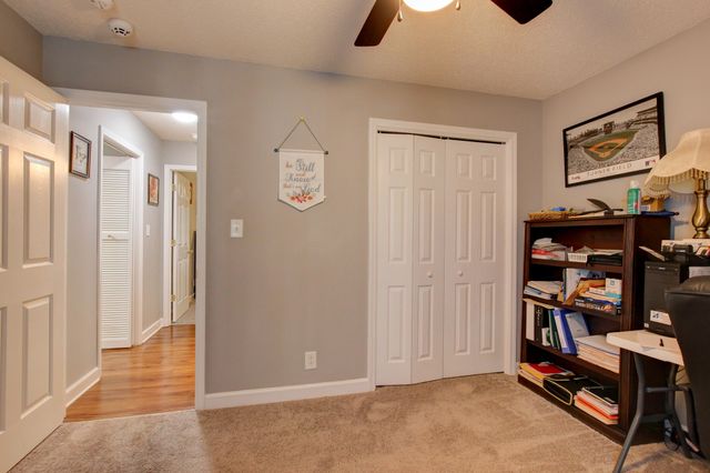 102 Gallant Ct, Clarksville, TN 37043