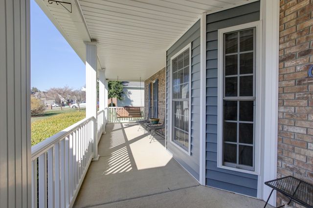 102 Gallant Ct, Clarksville, TN 37043