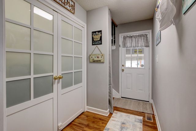 102 Gallant Ct, Clarksville, TN 37043