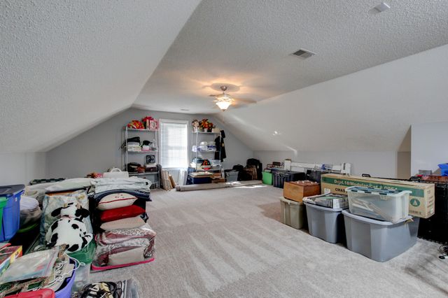 102 Gallant Ct, Clarksville, TN 37043