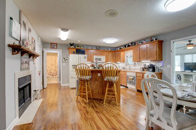 102 Gallant Ct, Clarksville, TN 37043