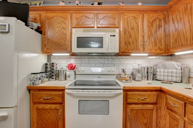 102 Gallant Ct, Clarksville, TN 37043