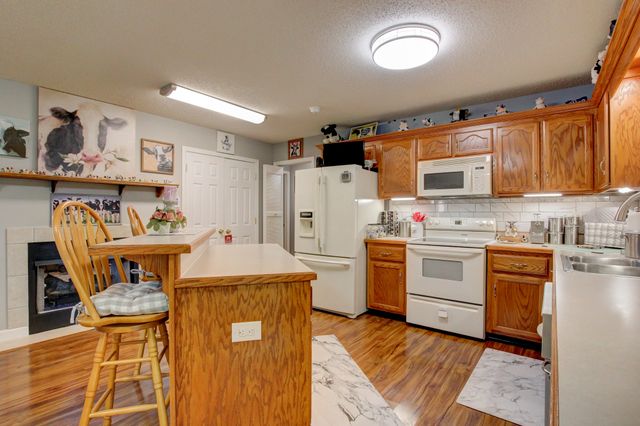 102 Gallant Ct, Clarksville, TN 37043