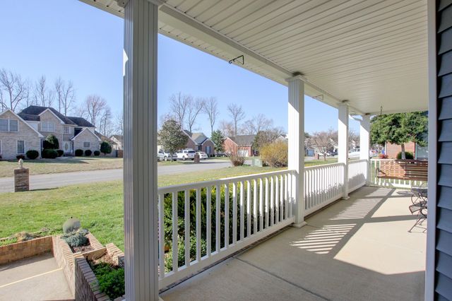 102 Gallant Ct, Clarksville, TN 37043