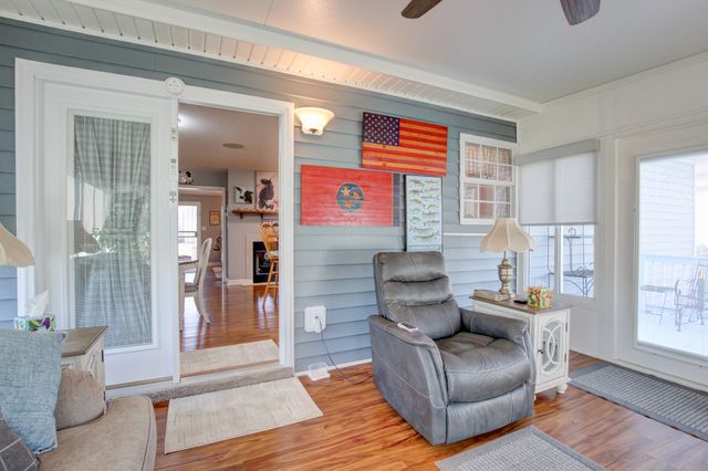 102 Gallant Ct, Clarksville, TN 37043