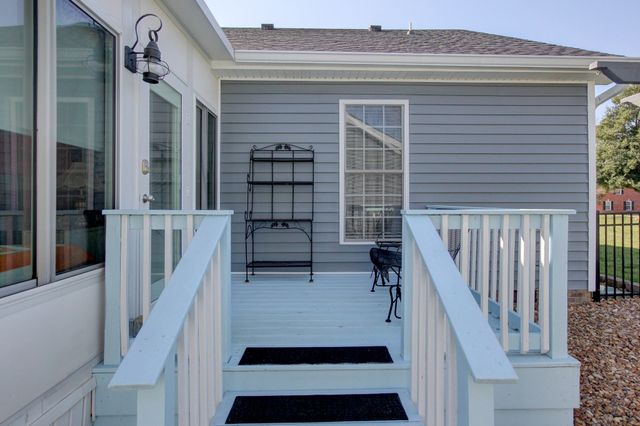 102 Gallant Ct, Clarksville, TN 37043