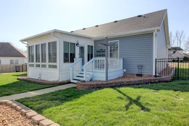 102 Gallant Ct, Clarksville, TN 37043