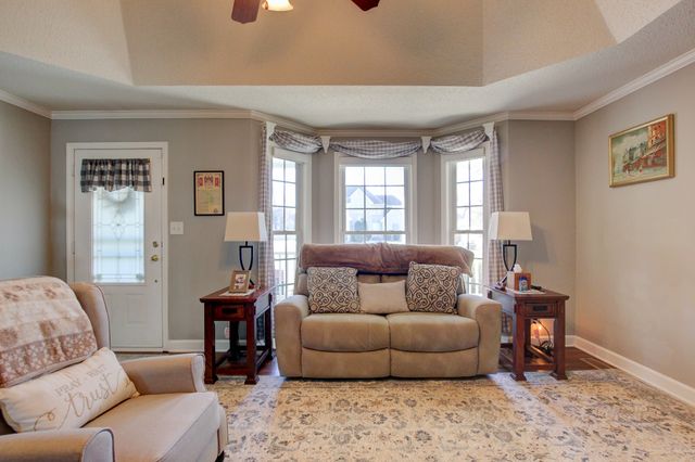 102 Gallant Ct, Clarksville, TN 37043