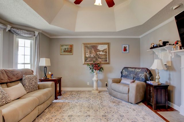 102 Gallant Ct, Clarksville, TN 37043