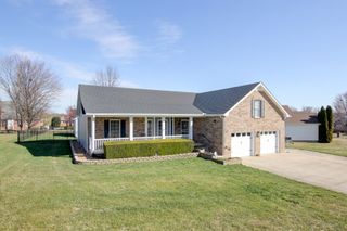 102 Gallant Ct, Clarksville, TN 37043
