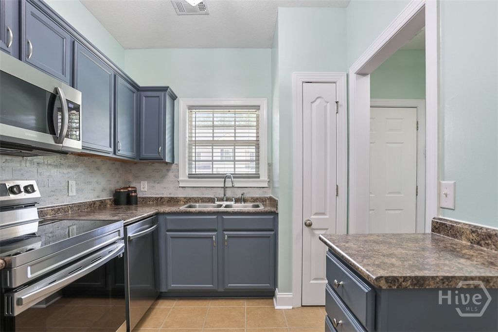 Image 10 of property listing at 155 Barfield Way, Rincon, GA 31326