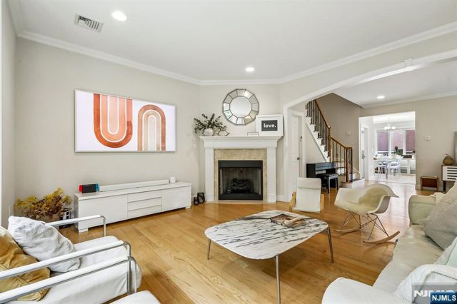 330 New York Avenue B, Fort Lee, NJ 07024