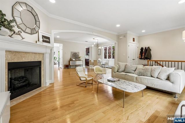 330 New York Avenue B, Fort Lee, NJ 07024