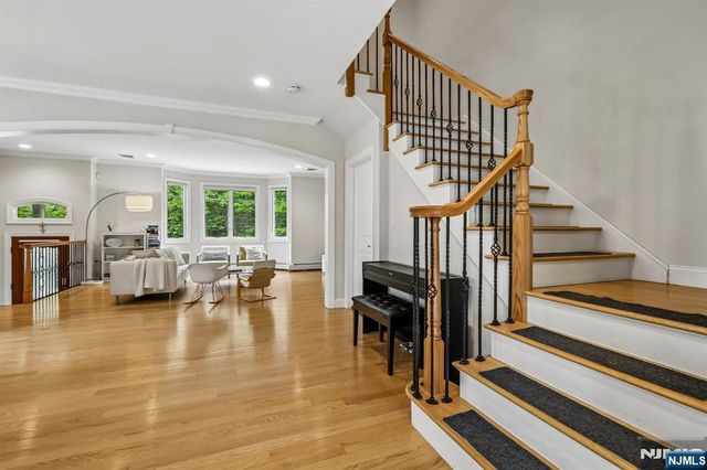 330 New York Avenue B, Fort Lee, NJ 07024