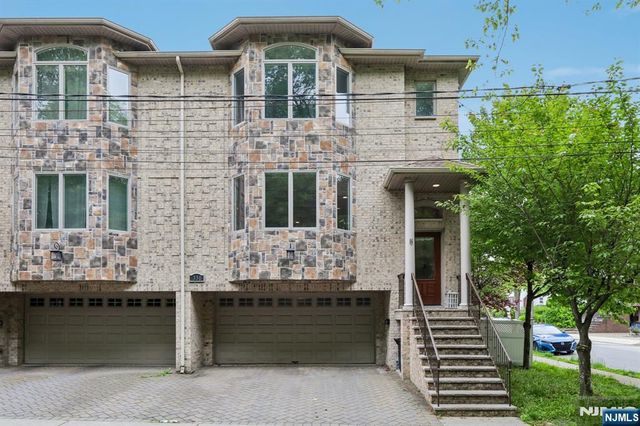 330 New York Avenue B, Fort Lee, NJ 07024