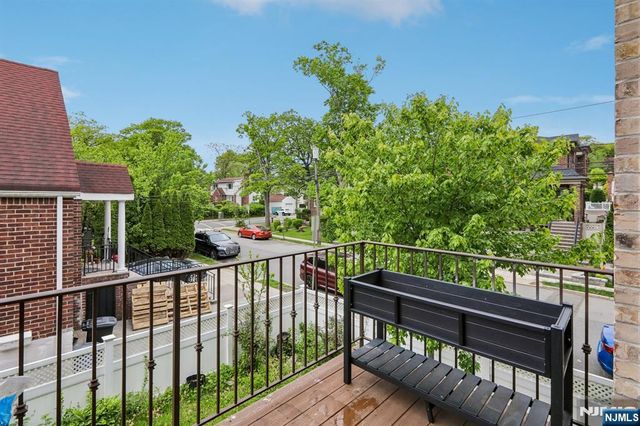 330 New York Avenue B, Fort Lee, NJ 07024