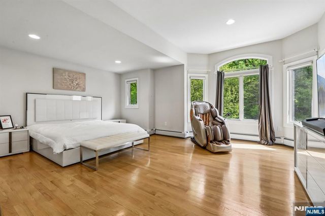 330 New York Avenue B, Fort Lee, NJ 07024
