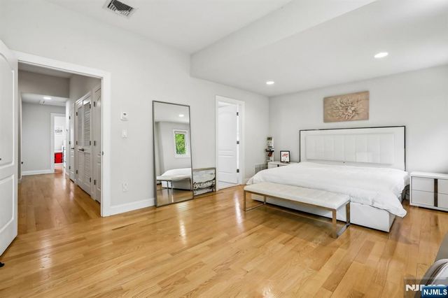 330 New York Avenue B, Fort Lee, NJ 07024