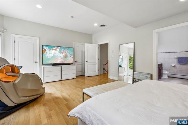 330 New York Avenue B, Fort Lee, NJ 07024