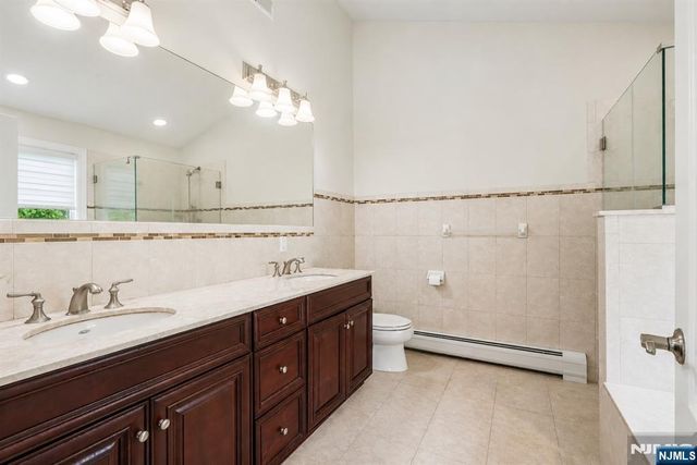 330 New York Avenue B, Fort Lee, NJ 07024