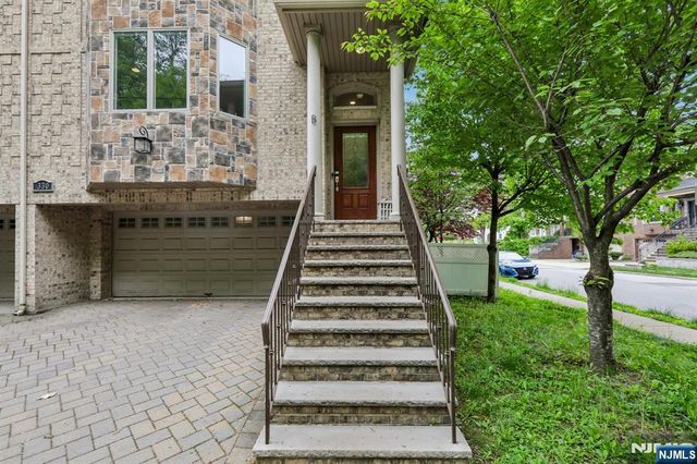 330 New York Avenue B, Fort Lee, NJ 07024