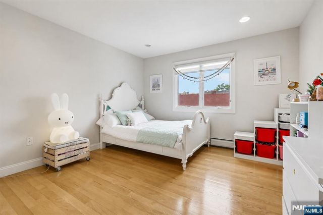 330 New York Avenue B, Fort Lee, NJ 07024