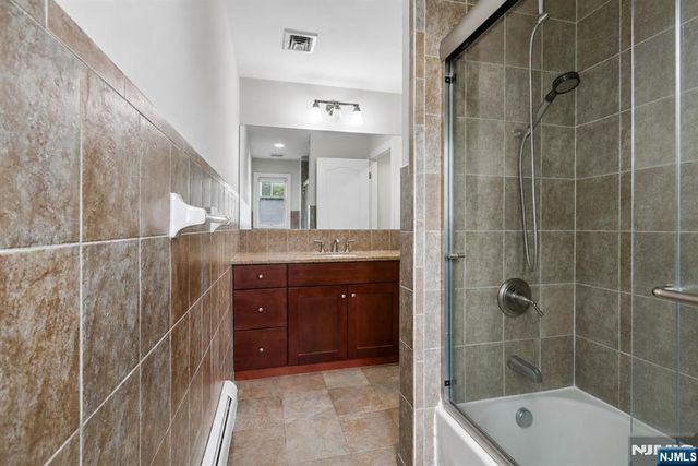 330 New York Avenue B, Fort Lee, NJ 07024