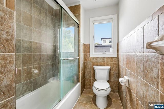 330 New York Avenue B, Fort Lee, NJ 07024