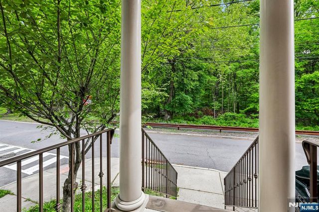 330 New York Avenue B, Fort Lee, NJ 07024