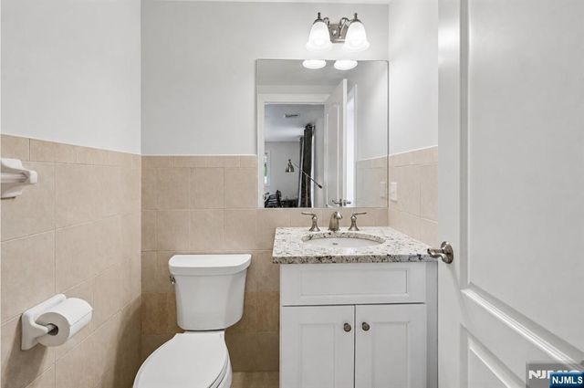 330 New York Avenue B, Fort Lee, NJ 07024
