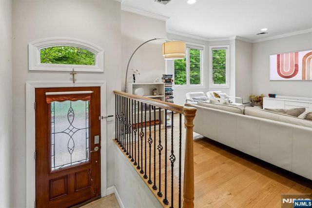 330 New York Avenue B, Fort Lee, NJ 07024