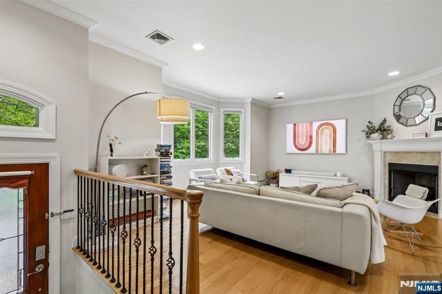 330 New York Avenue B, Fort Lee, NJ 07024
