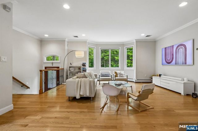330 New York Avenue B, Fort Lee, NJ 07024