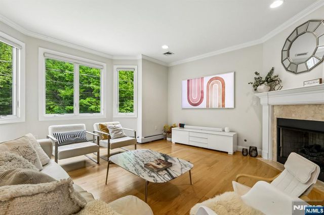 330 New York Avenue B, Fort Lee, NJ 07024