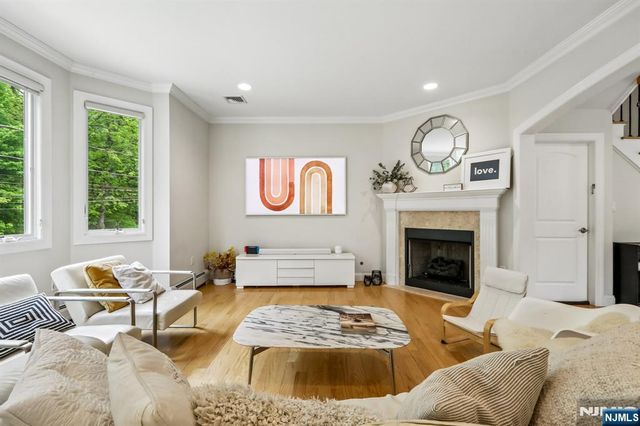 330 New York Avenue B, Fort Lee, NJ 07024