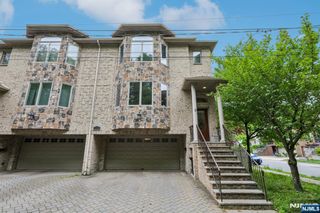330 New York Avenue B, Fort Lee, NJ 07024