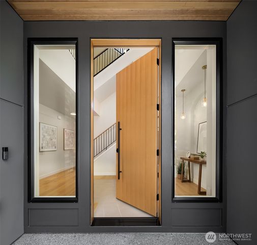 10217 NE 24th Street, Bellevue, WA 98004