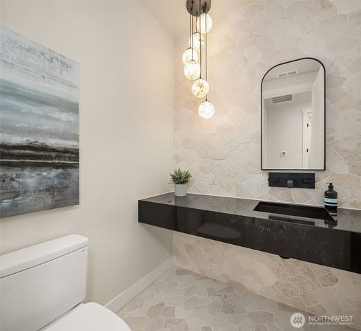 10217 NE 24th Street, Bellevue, WA 98004
