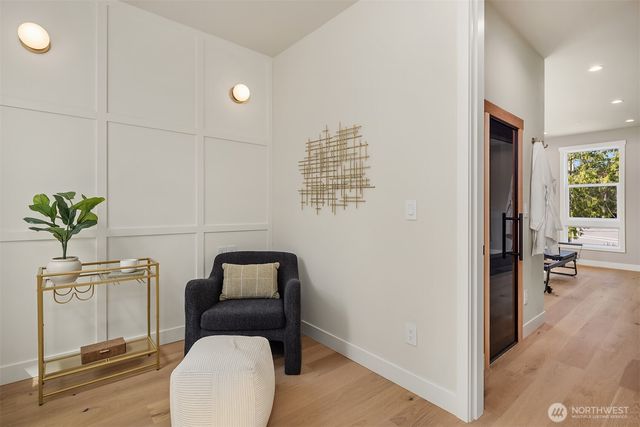 10217 NE 24th Street, Bellevue, WA 98004