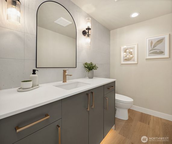 10217 NE 24th Street, Bellevue, WA 98004