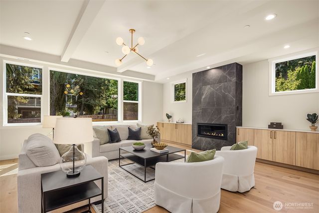 10217 NE 24th Street, Bellevue, WA 98004